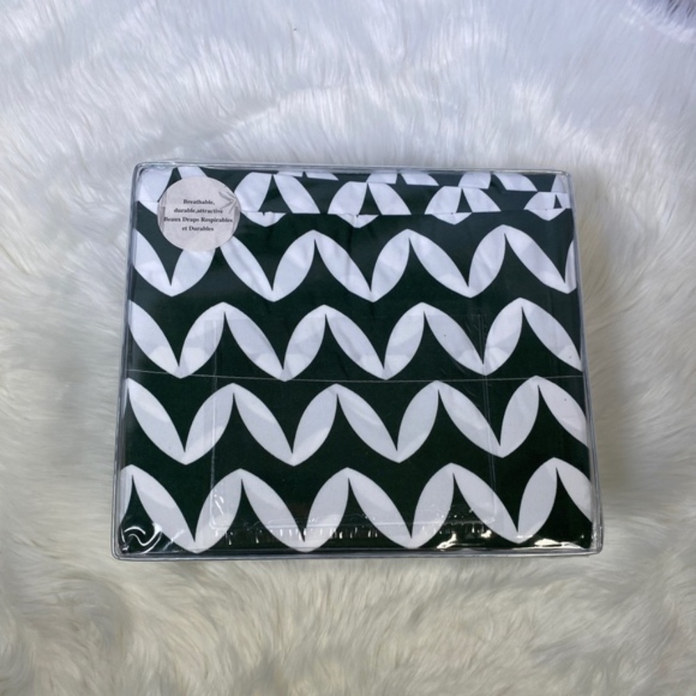 ⭐️SOLD-OUT⭐️King 4pc Emerald Wave Bedsheets - Picture 2 of 5